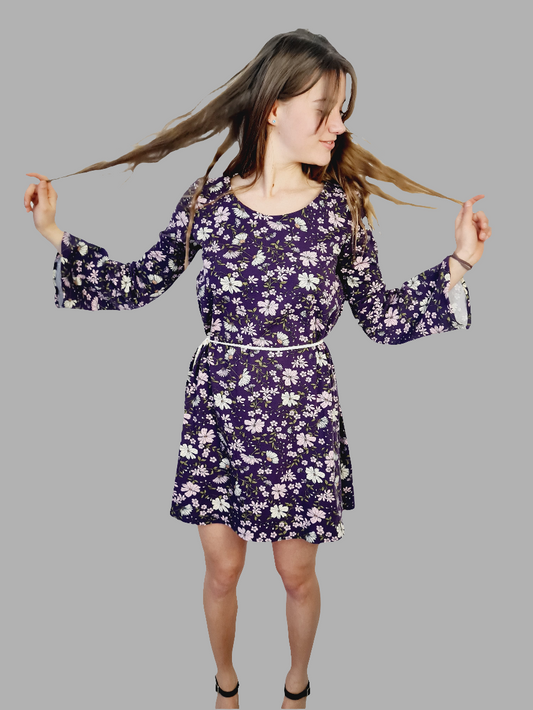 Kleid Ellarose mit Trompetenärmeln – locker fallend, mit Taillengürtel, handgefertigt aus Baumwolljersey