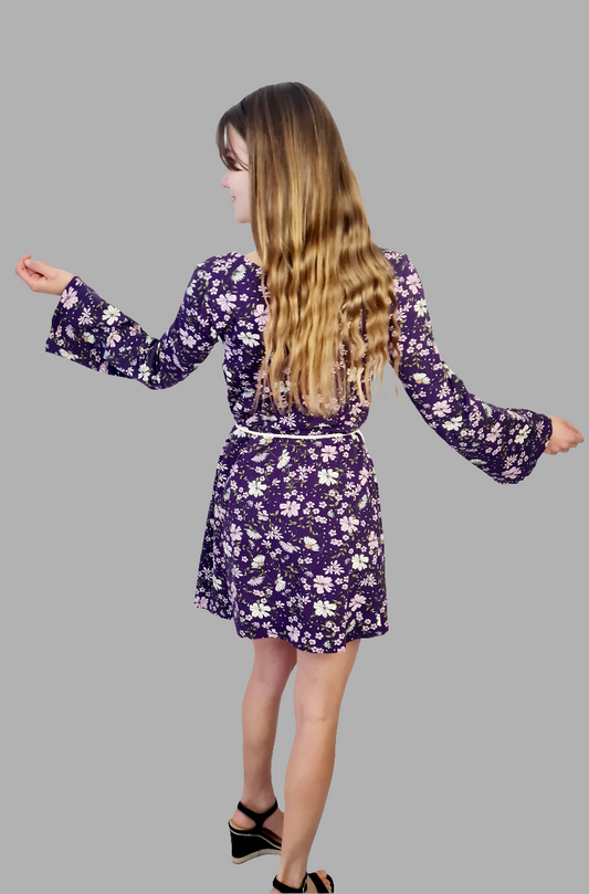 Kleid Ellarose mit Trompetenärmeln – locker fallend, mit Taillengürtel, handgefertigt aus Baumwolljersey