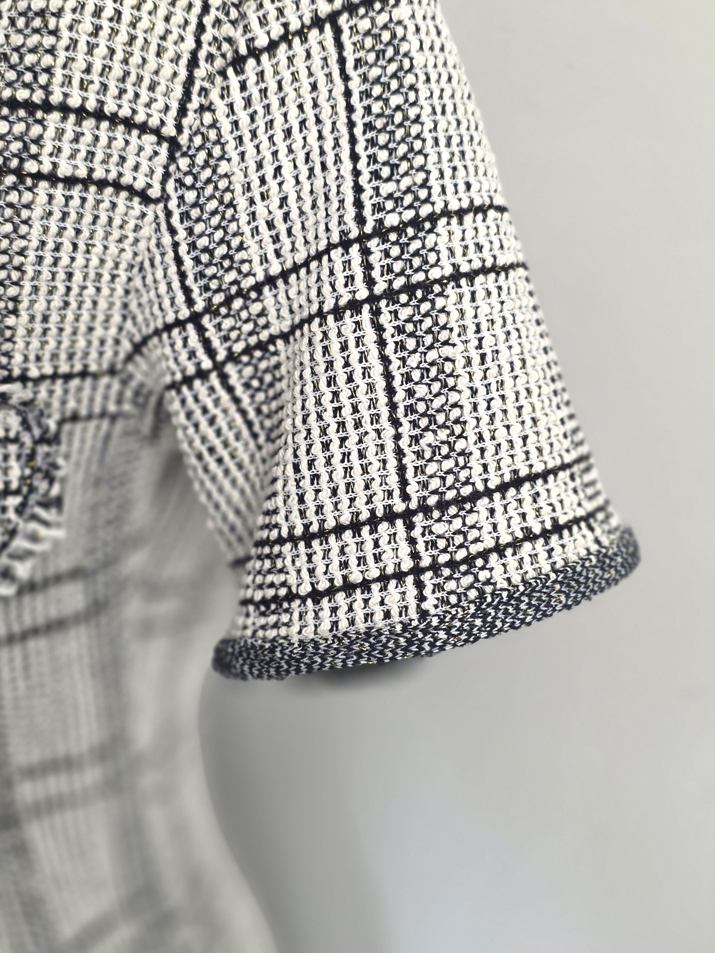 Kleid Jour Léger – Jacquard-Strick mit Goldfäden